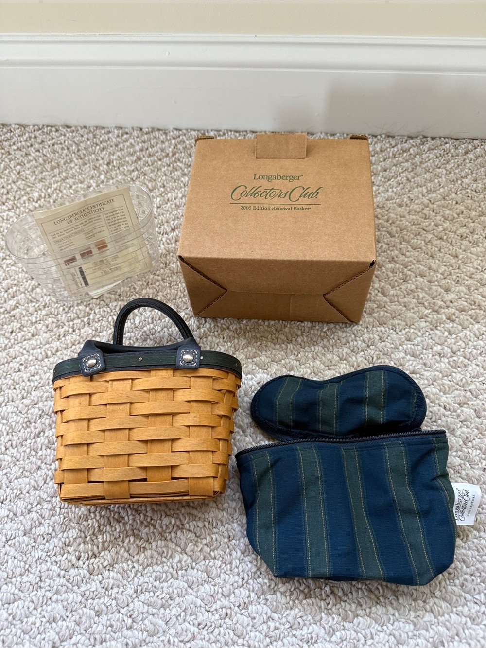 Longaberger 2005 Edition Renewal Basket (Mini Purse) Collectors Club - Picture 3 of 16